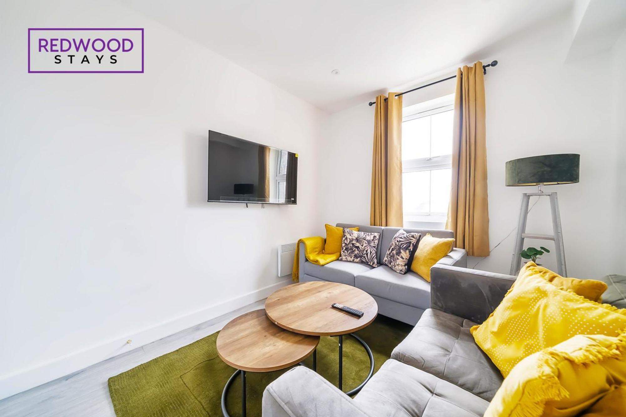 Brand New, 2 Bed 1 Bath, Modern Town Center Apartment, Free Wifi & Netflix By Redwood Stays 奥尔德肖特 外观 照片